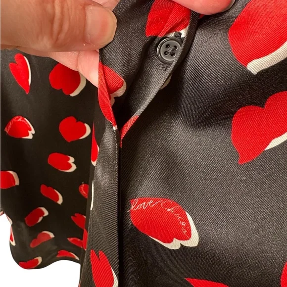 Chico’s Size 3 Heart Print Tunic Blouse Black Red Satin Size 16 Button Up - Picture 3 of 13